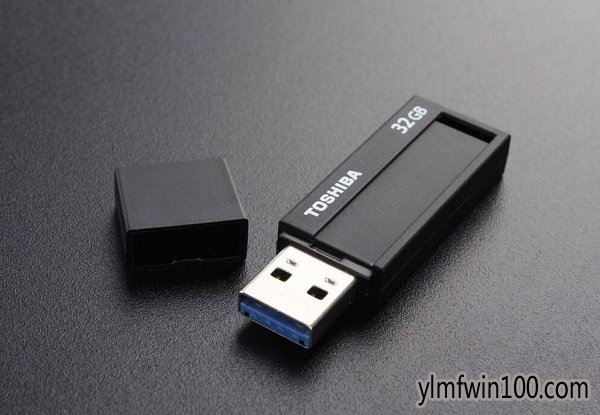 WIN10系统插入U盘出现回收站是怎么回事?
